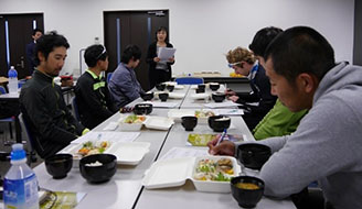 管理栄養士によるライダーへの食事の提供と情報収集のためのヒアリング&意見交換会の様子